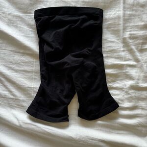 SKIMS Maternity Sculpting Short Mid Thigh